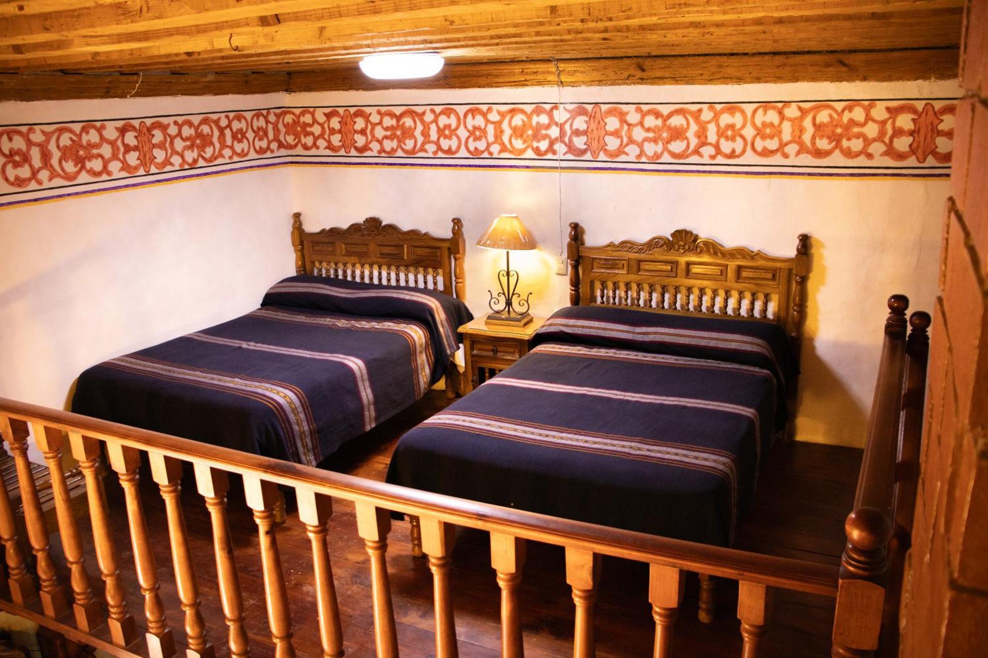 Hotel Los Escudos Пацкуаро Экстерьер фото