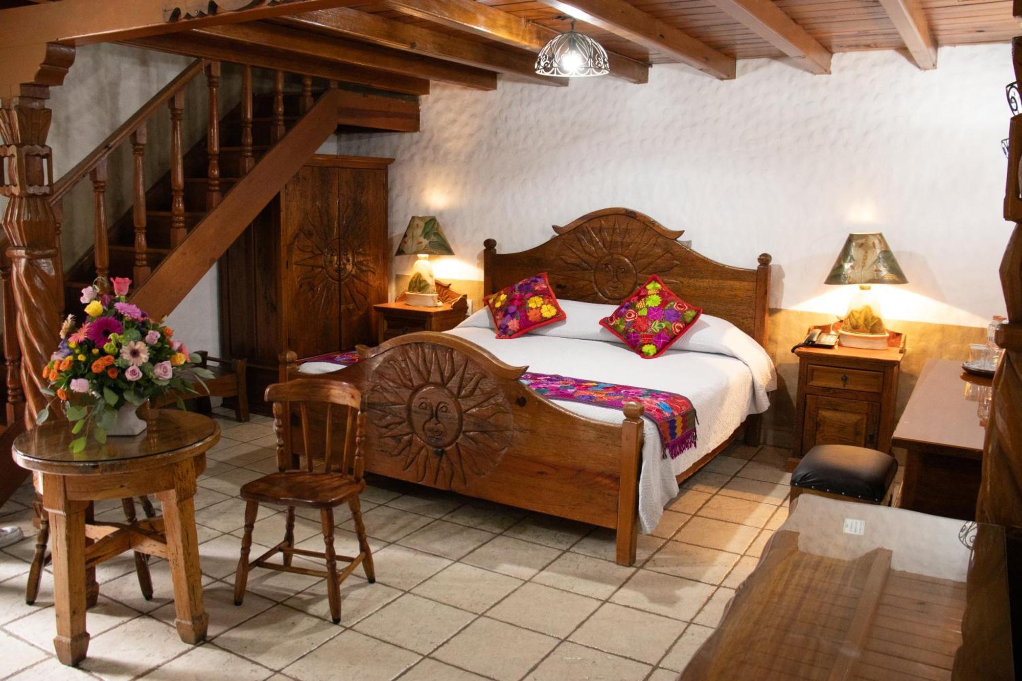 Hotel Los Escudos Пацкуаро Экстерьер фото