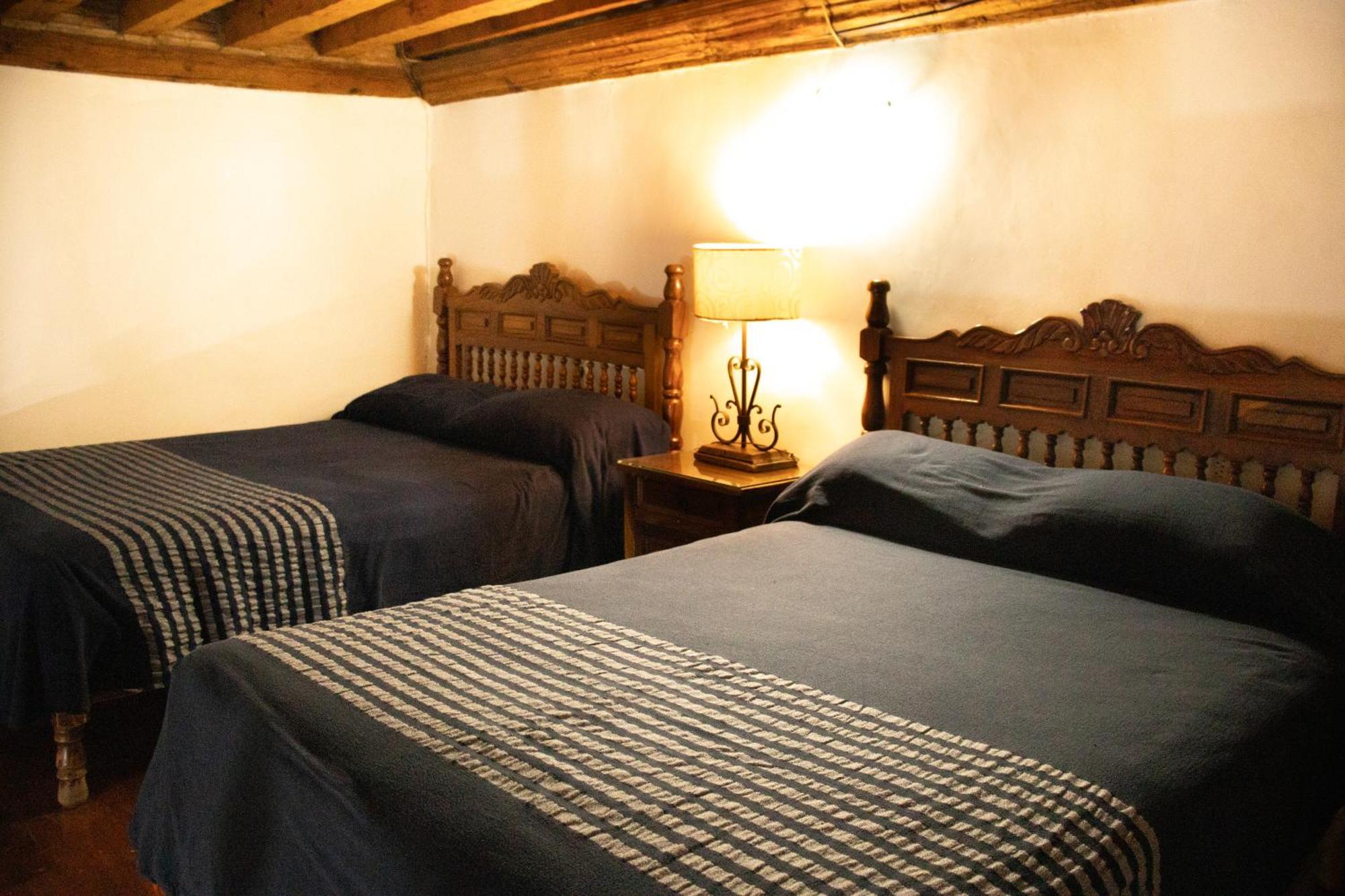 Hotel Los Escudos Пацкуаро Экстерьер фото