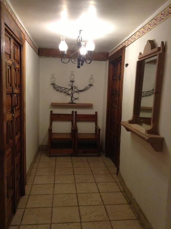 Hotel Los Escudos Пацкуаро Экстерьер фото