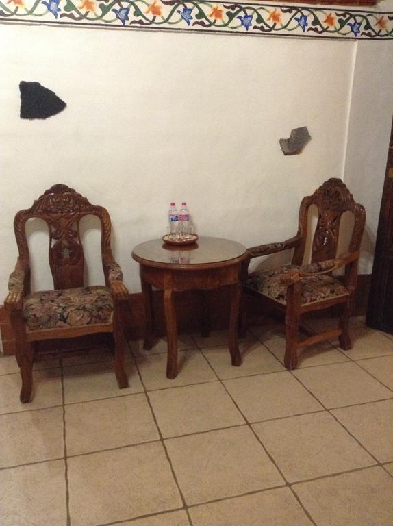 Hotel Los Escudos Пацкуаро Экстерьер фото