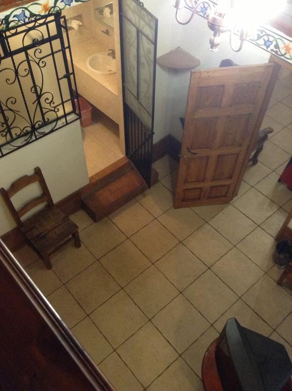 Hotel Los Escudos Пацкуаро Экстерьер фото