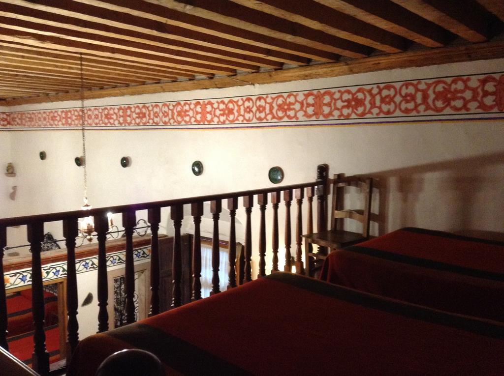 Hotel Los Escudos Пацкуаро Экстерьер фото