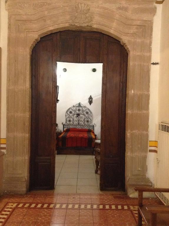 Hotel Los Escudos Пацкуаро Экстерьер фото