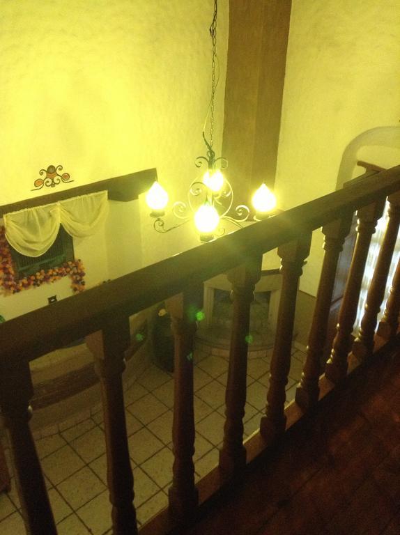 Hotel Los Escudos Пацкуаро Экстерьер фото