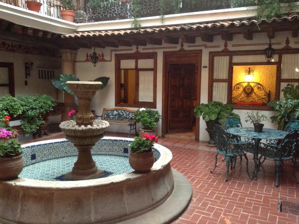 Hotel Los Escudos Пацкуаро Экстерьер фото