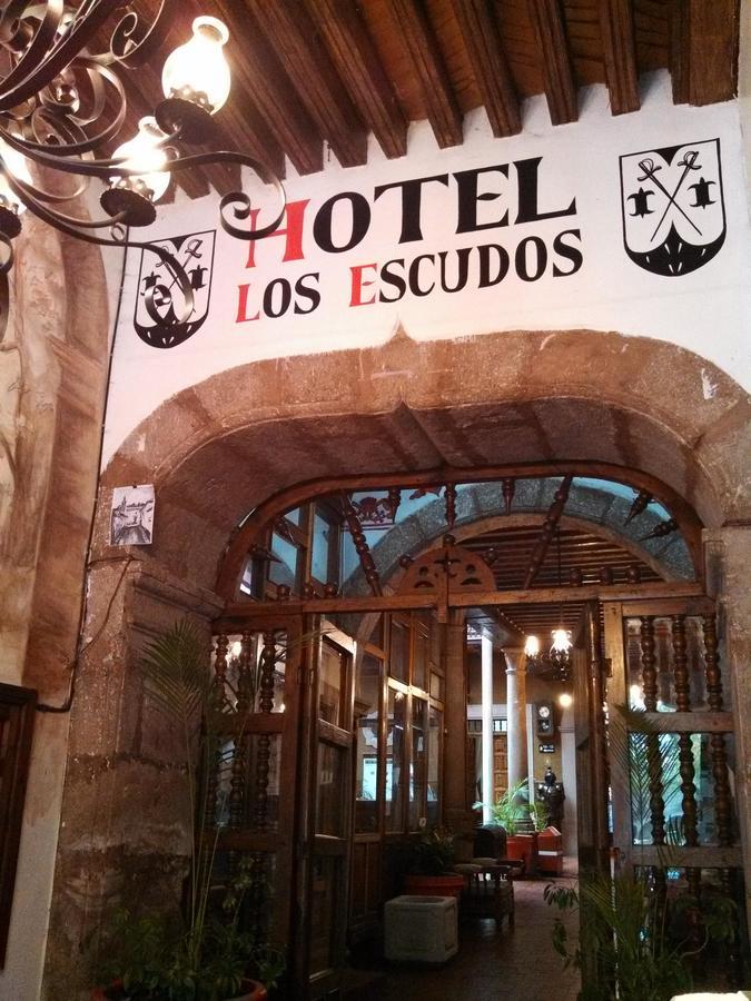 Hotel Los Escudos Пацкуаро Экстерьер фото